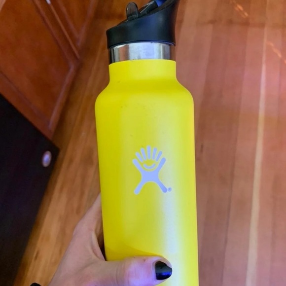 Hydro flask 24 oz Lemon Yellow - Picture 2 of 5